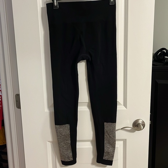 5 for $25.  Gap Fit Black Yoga Pants / Leggings - Size Womans Medium - Picture 4 of 5